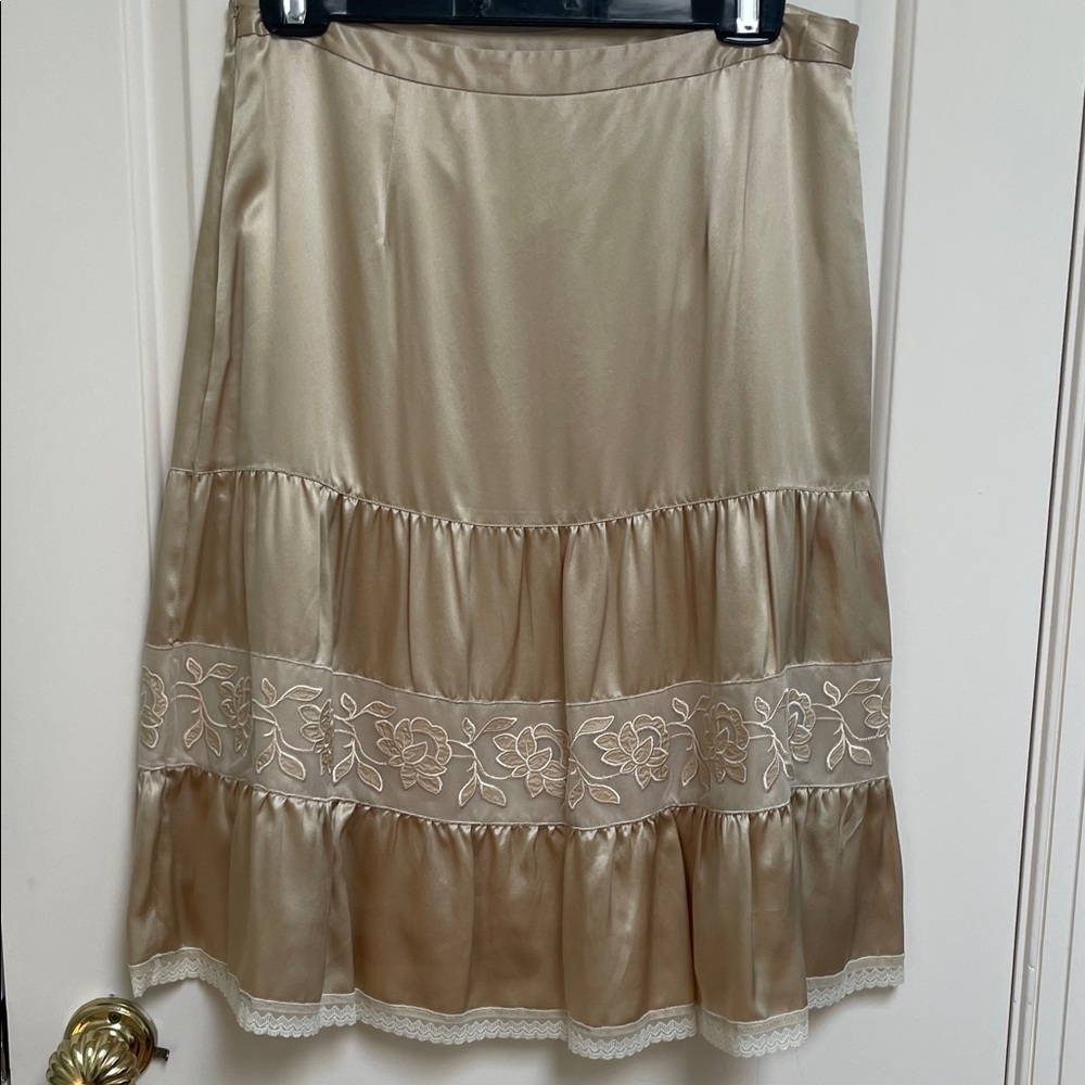 BR Banana Republic sz 6  Lace Trimmed Gold Tiered Skirt - 100% SILK - TREND item